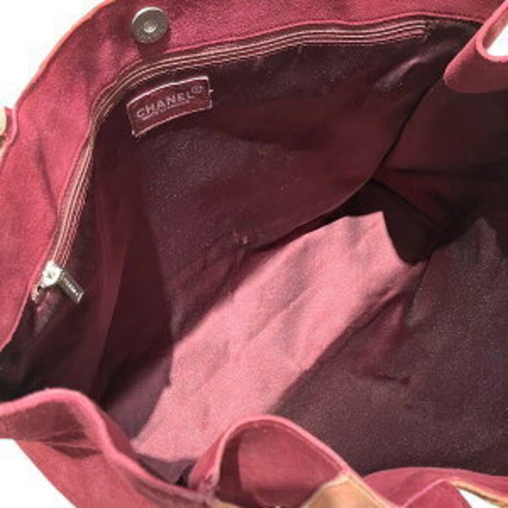 Chanel patchwork tote bag on shoulder - Picture 6 of 9